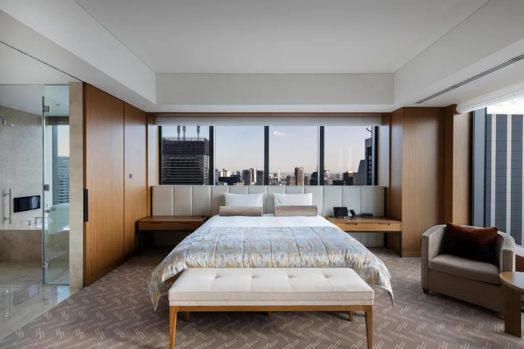 Bedroom with cityscape at The Okura Tokyo