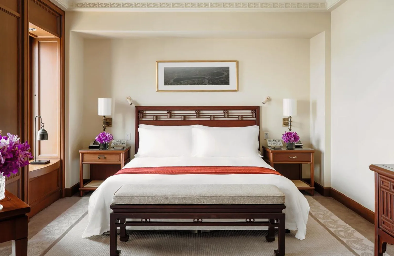 Elegantes Gästezimmer im The Peninsula Bangkok