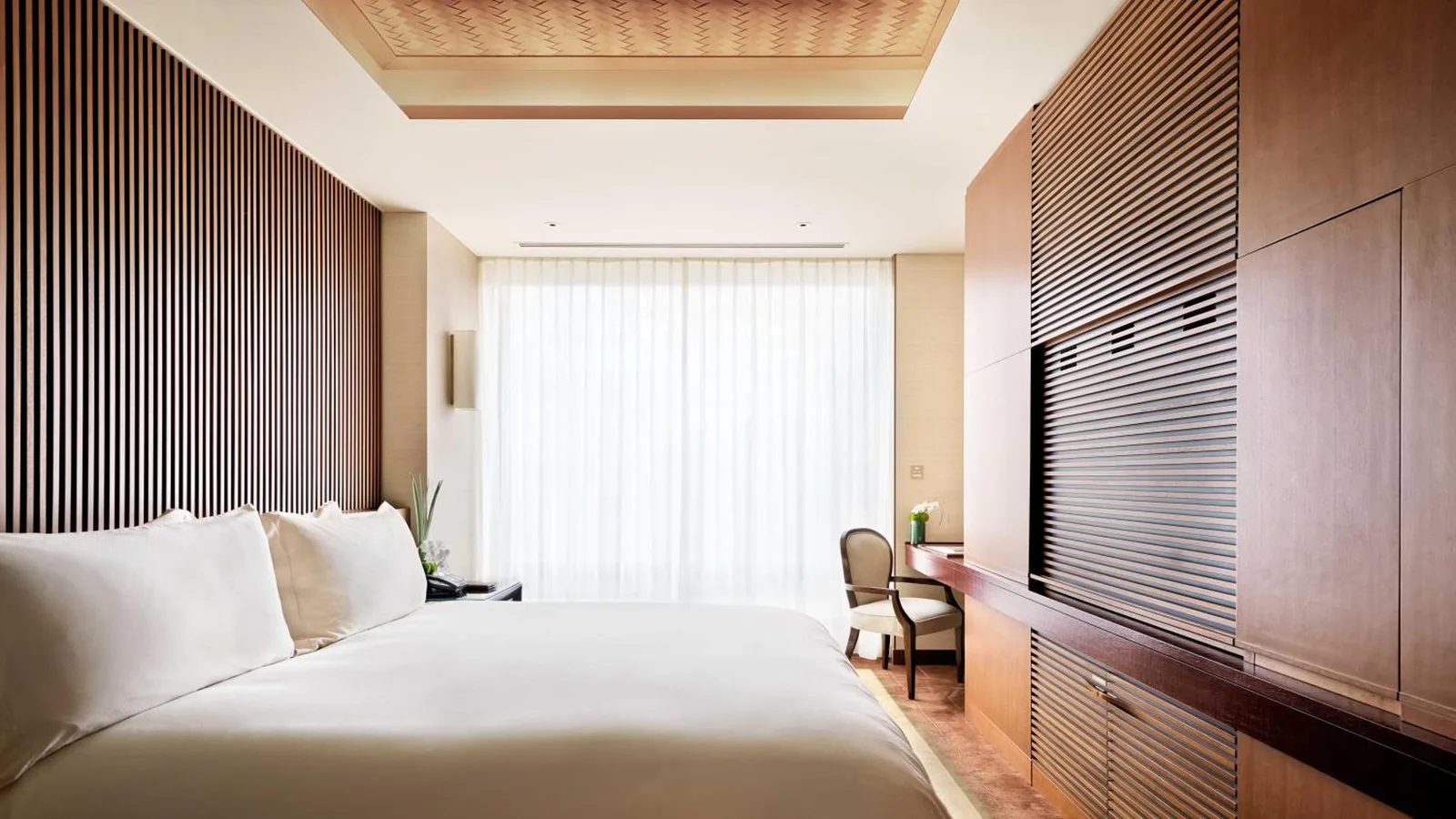 The Peninsula Tokyo elegant bedroom
