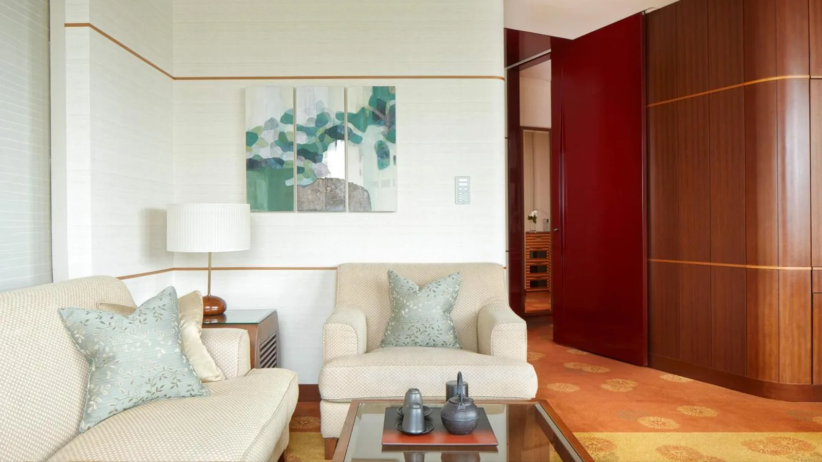 The Peninsula Tokyo suite living area