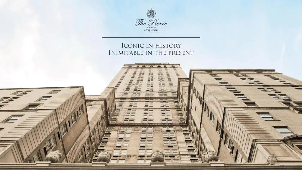 Außenansicht des Pierre, A Taj Hotel, die die ikonische Architektur in New York zeigt