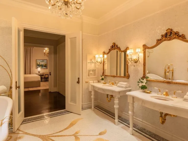 Luxuriöses Badezimmer im The Plaza, A Fairmont Hotel, New York