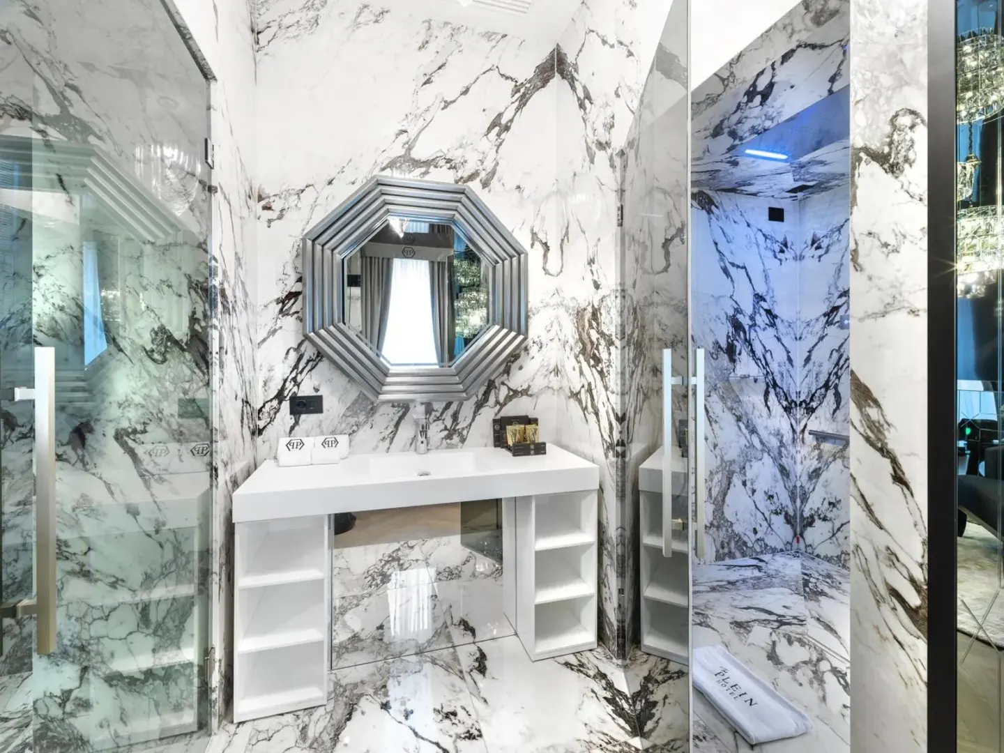 Salle de bain de luxe au The Plein Hotel - Small Luxury Hotels of the World à Milan