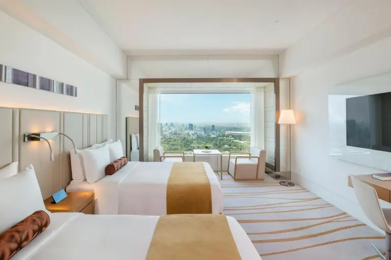 Chambre Twin moderne au The Prince Gallery Tokyo Kioicho