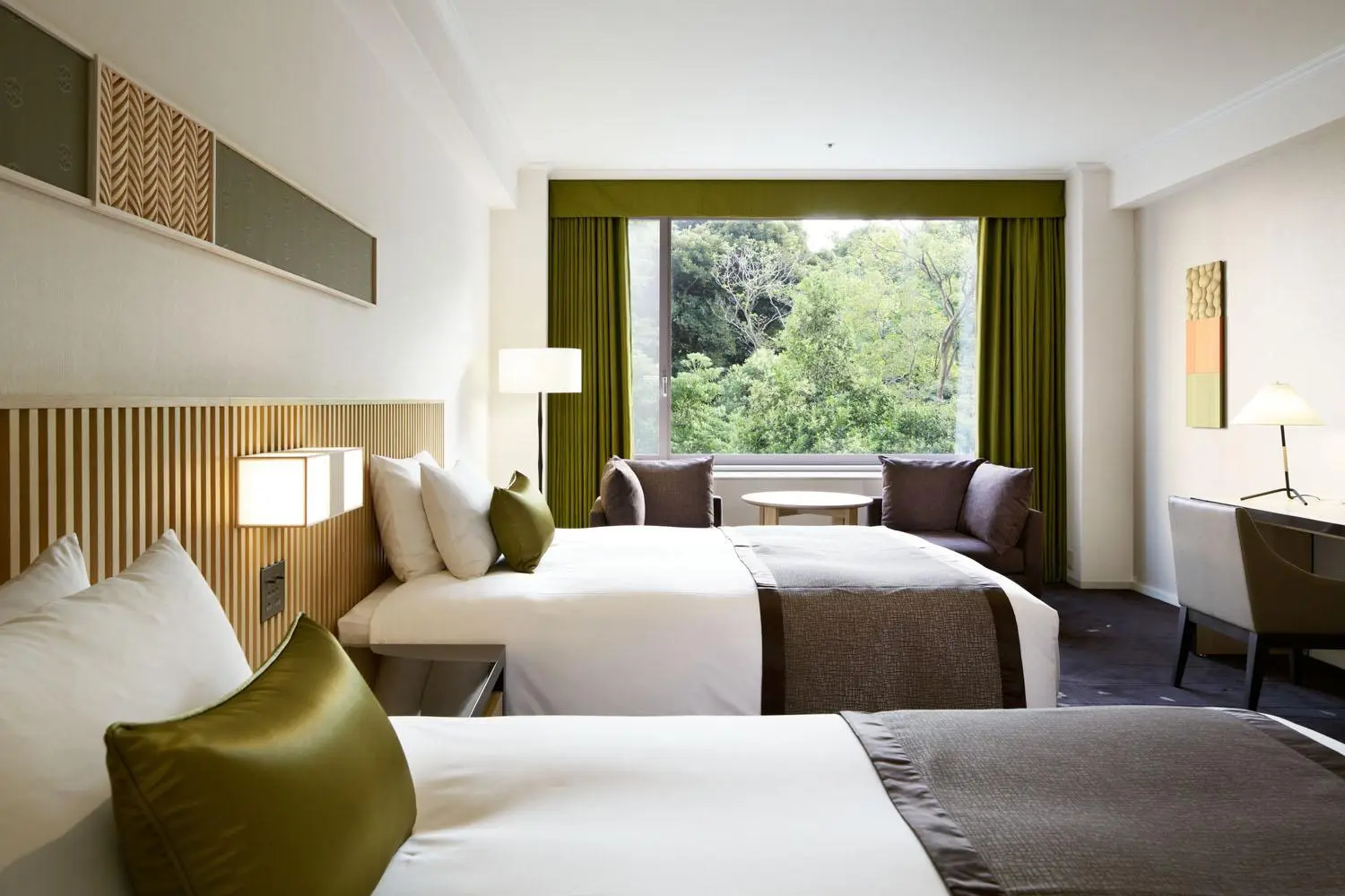 Deluxe twin room with green view at The Prince Sakura Tower Tokyo, Autograph Collection