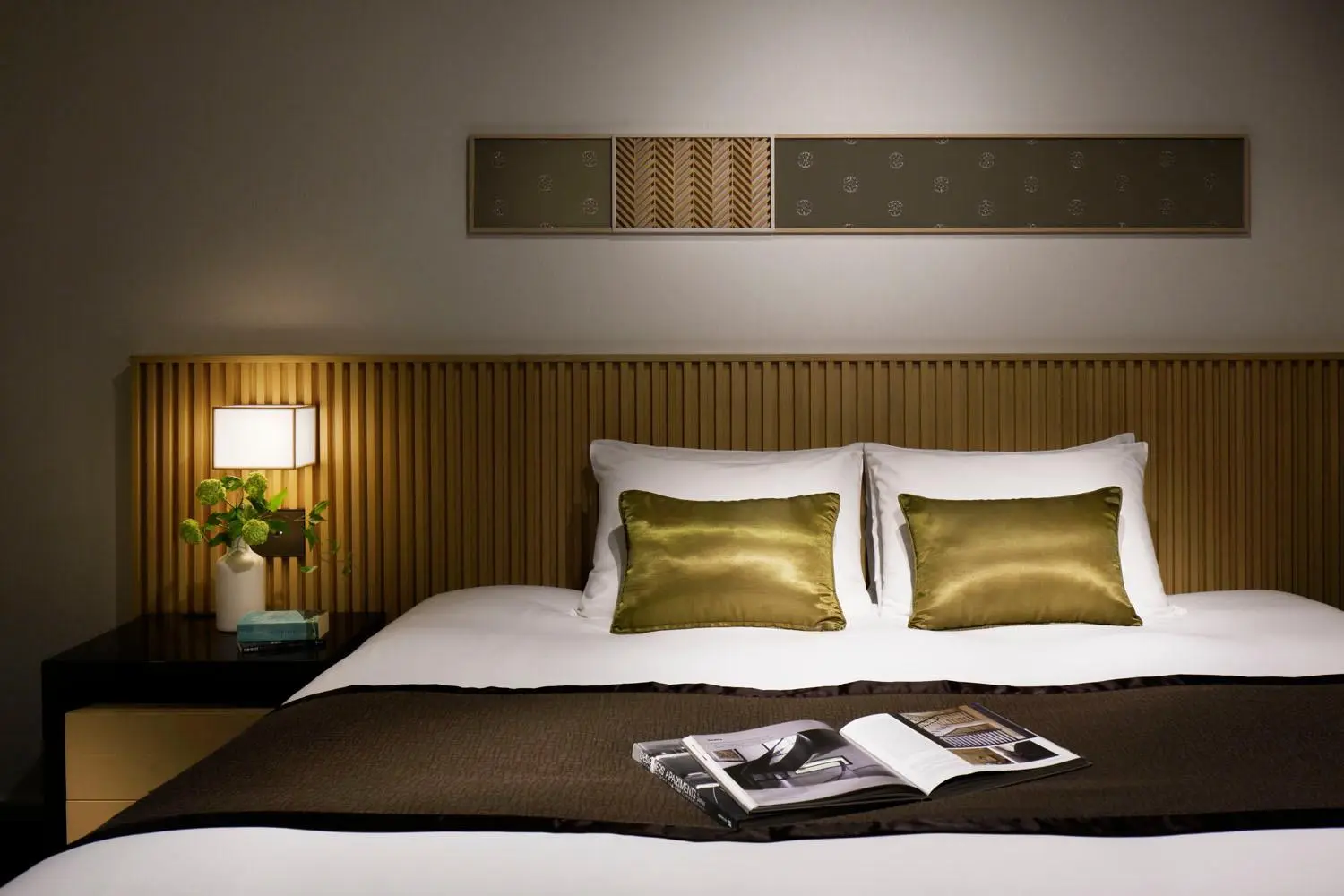 Detail of bedding in a room at The Prince Sakura Tower Tokyo, Autograph Collection