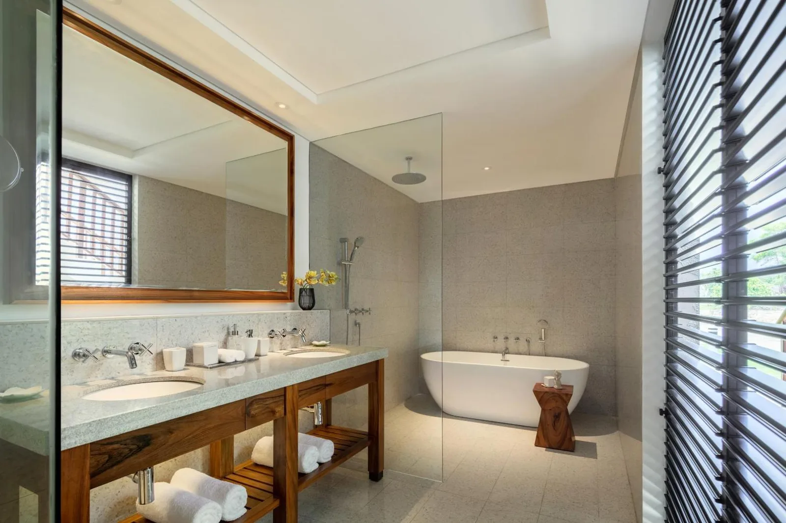 Baño moderno en The Residence Bintan
