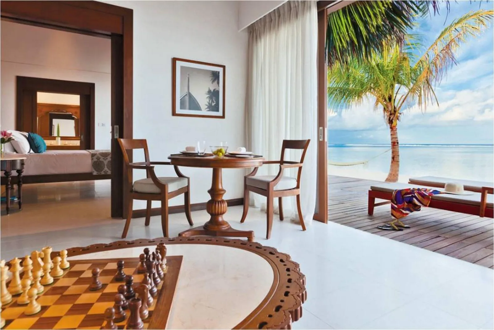 Essbereich mit Meerblick im The Residence Maldives