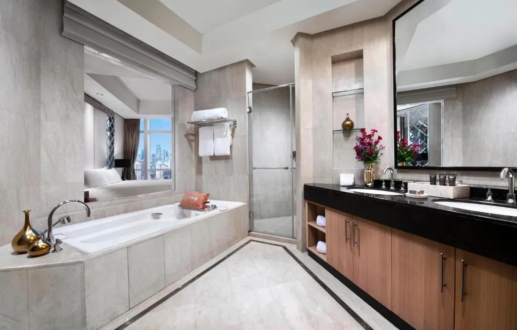 Baño en Los Residences de The Ritz-Carlton Jakarta Pacific Place