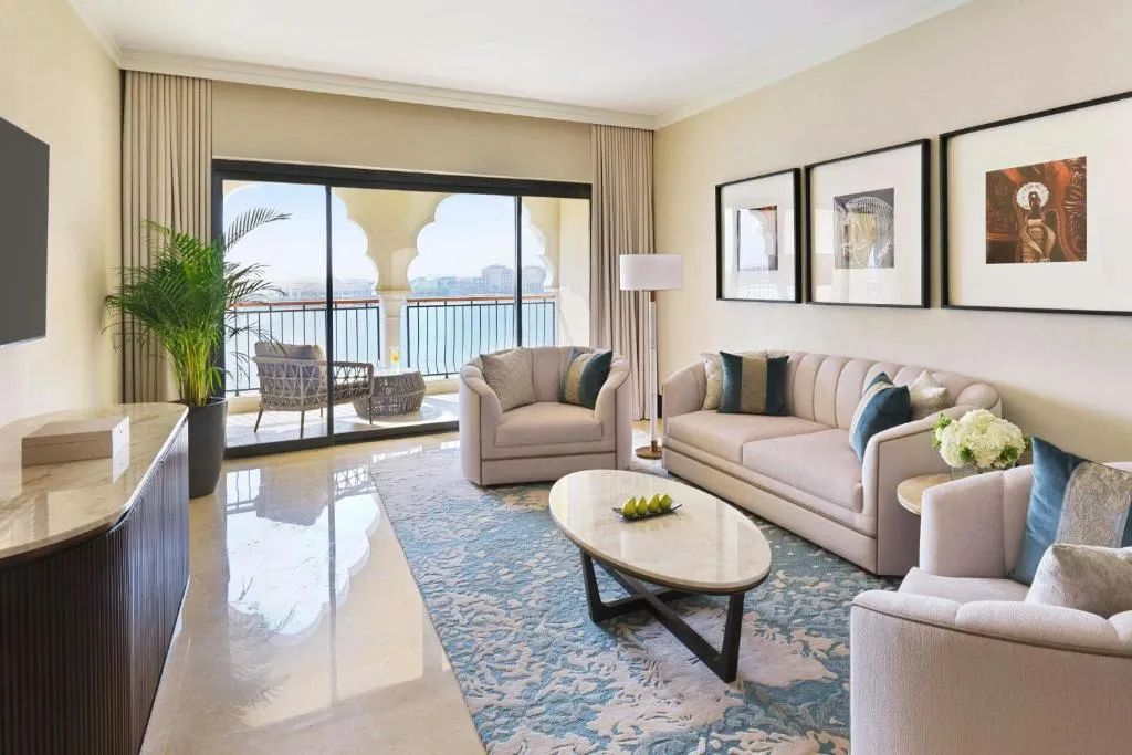 Salon élégant au Ritz-Carlton Abu Dhabi, Grand Canal
