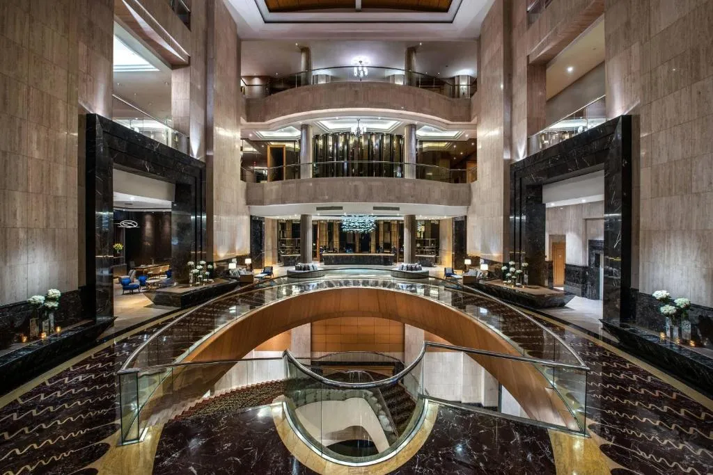 The Ritz-Carlton Jakarta, Mega Kuningan