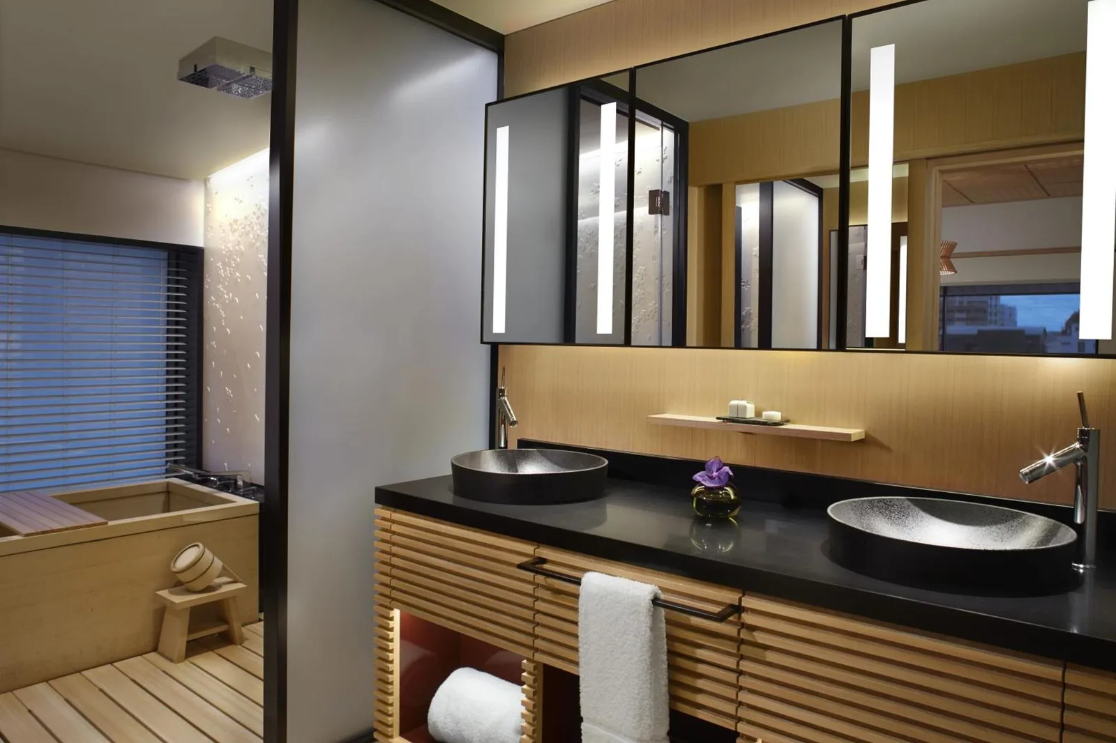 Stilvolles Badezimmer im Ritz-Carlton Kyoto