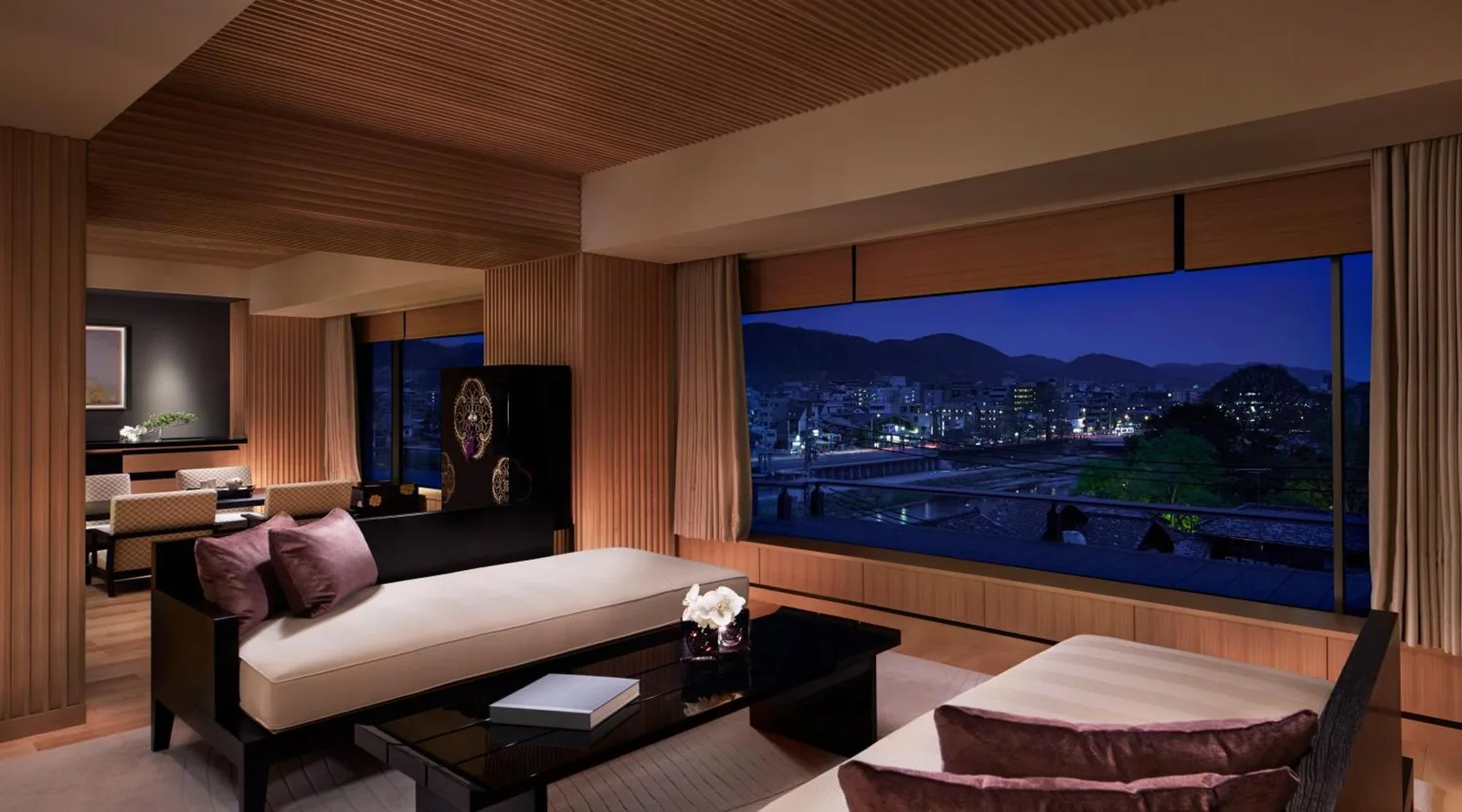 Nachtblick aus einer Suite im Ritz-Carlton Kyoto