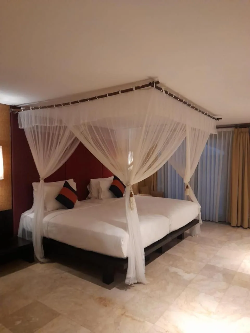 Un acogedor dormitorio en The Royal Beach Seminyak Bali