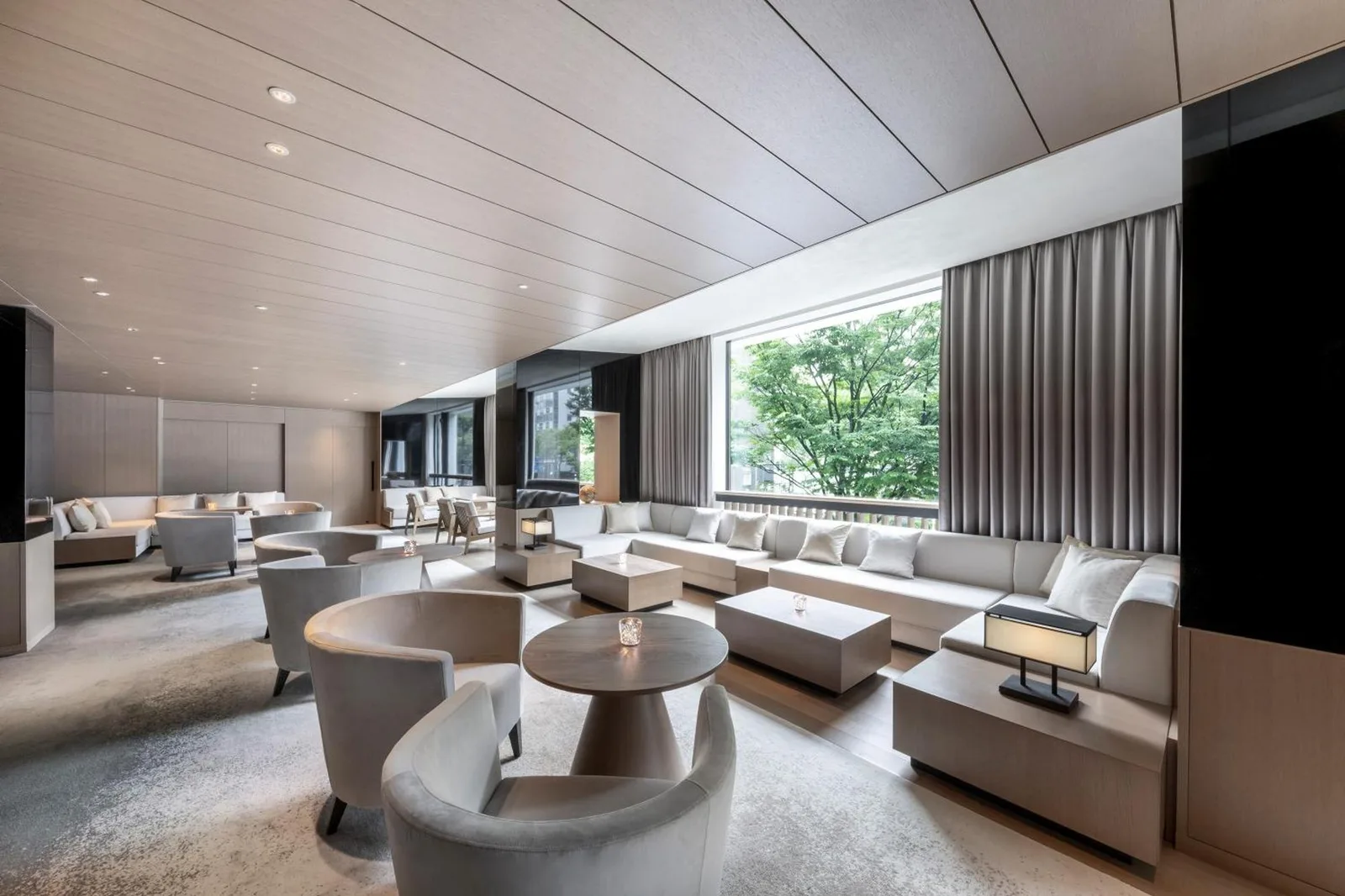 Sitzbereich in der Lounge im The Royal Park Hotel Iconic Kyoto