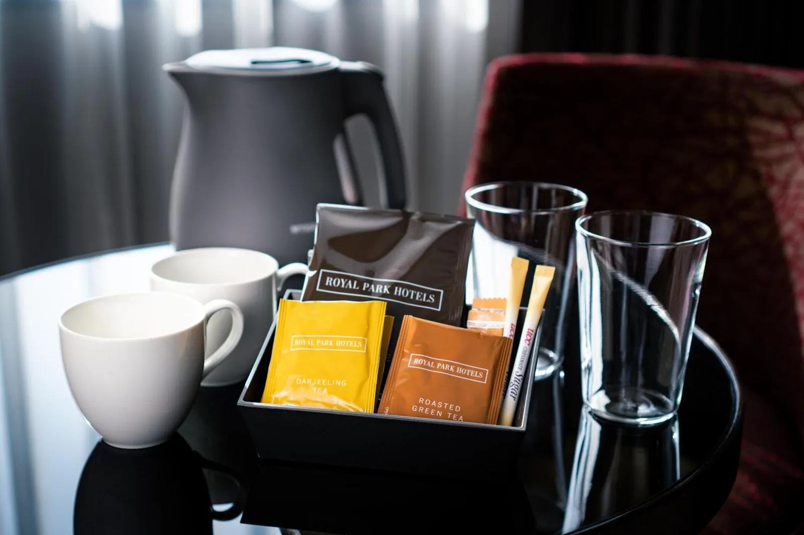 Tee- und Kaffee-Setup im The Royal Park Hotel Iconic Osaka Midosuji