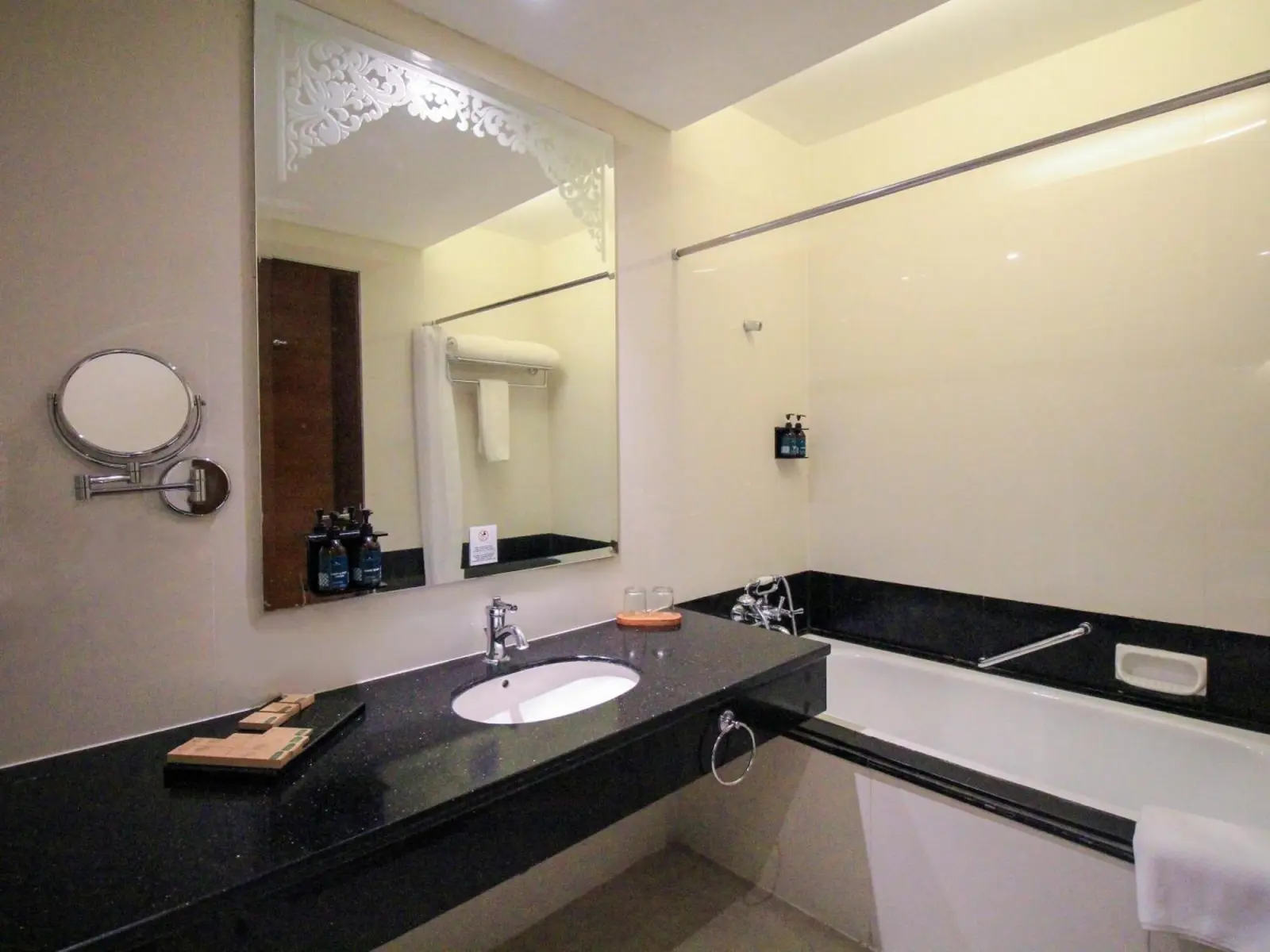 Badezimmer im The Royal Surakarta Heritage - Handwritten Collection