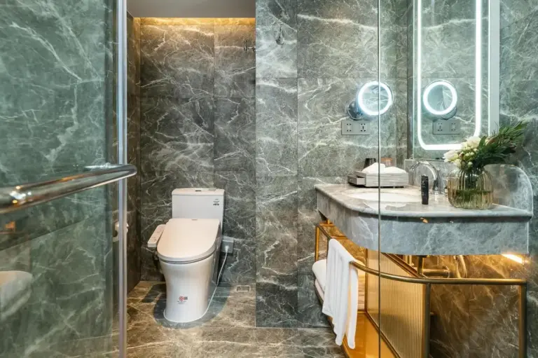 Baño en The Salil Hotel Riverside Bangkok
