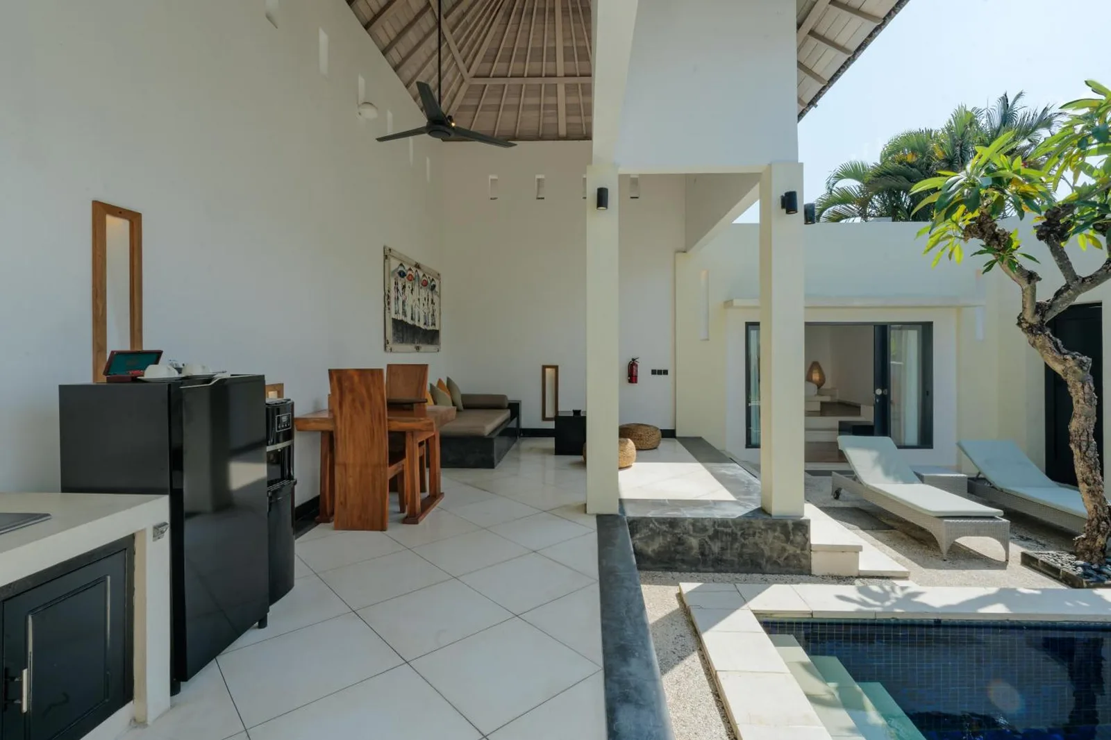Wohnbereich von The Seminyak Suites Private Villas
