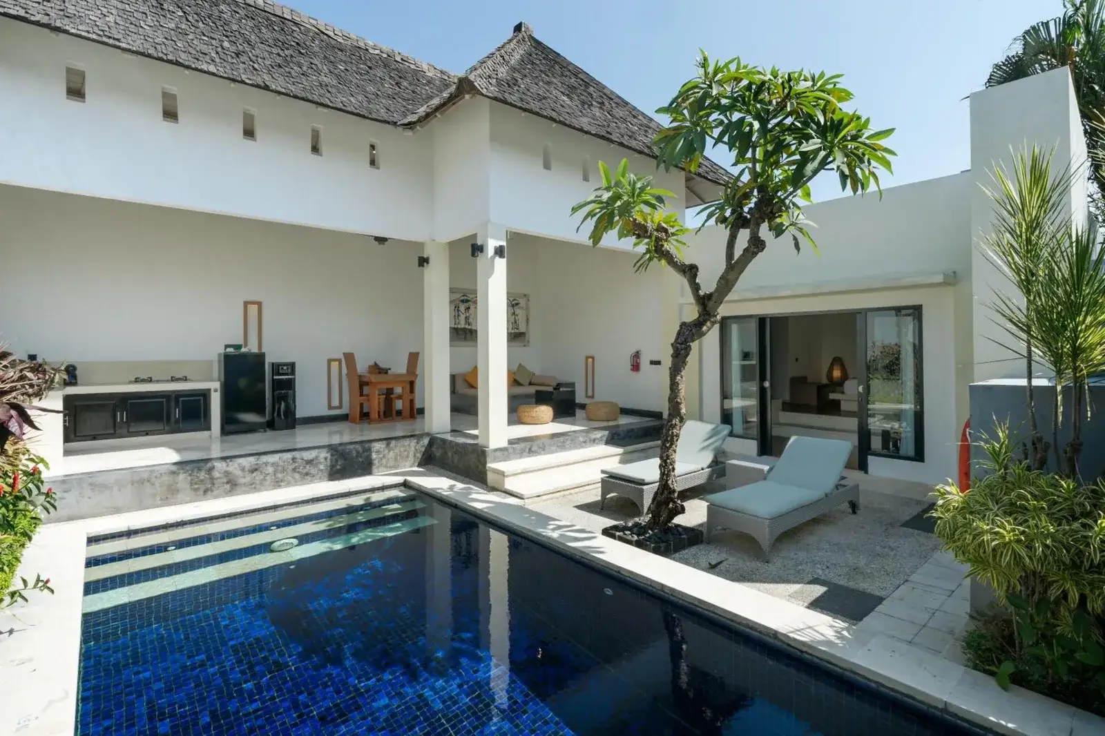 Außenansicht von The Seminyak Suites Private Villas