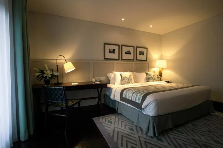 Diseño de habitación acogedora en El Shalimar Boutique Hotel