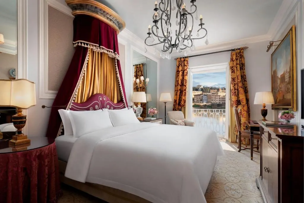 Habitación encantadora con vista a la ciudad en The St. Regis Florence