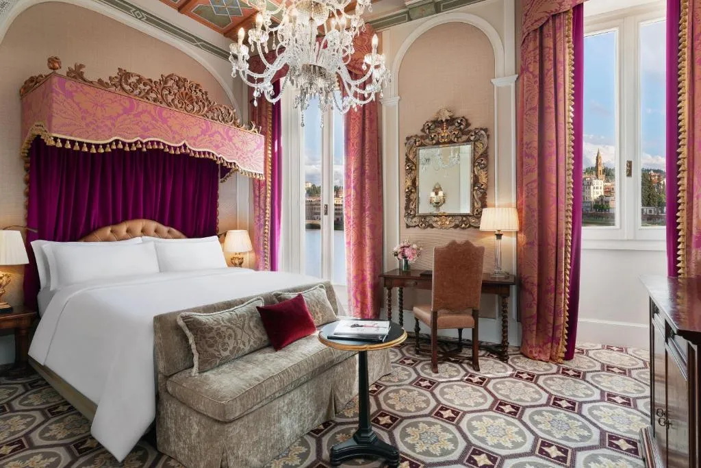 Suite elegante con vista a la ciudad en The St. Regis Florence