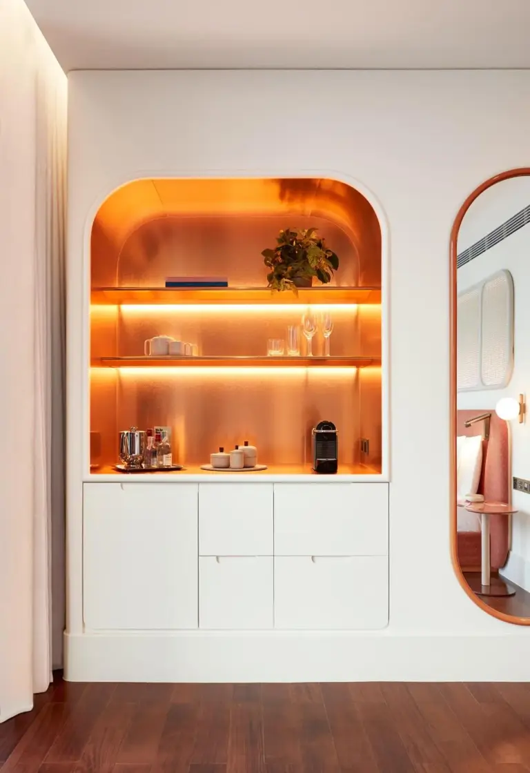 Barbereich mit Annehmlichkeiten im The Standard, Bangkok Mahanakhon