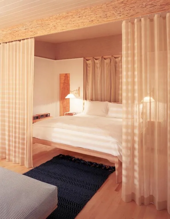 Habitación contemporánea en The Standard Spa Miami Beach