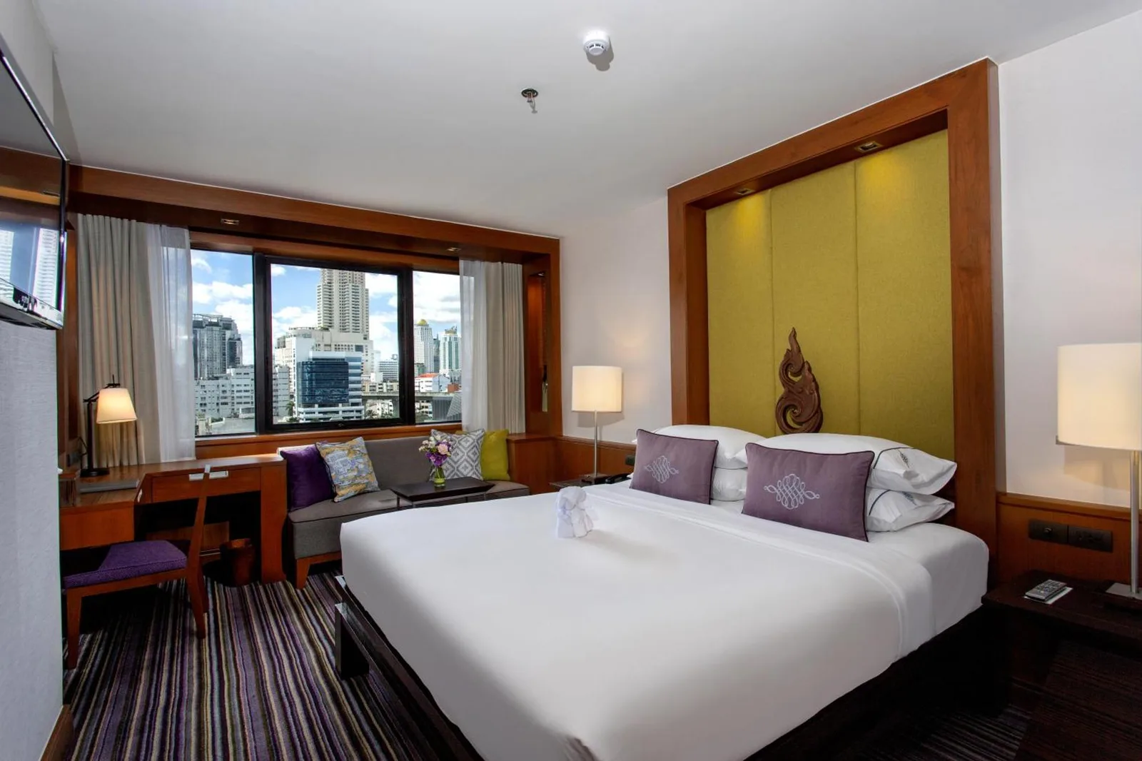 Habitación con dos camas individuales en The Sukosol Hotel en Bangkok