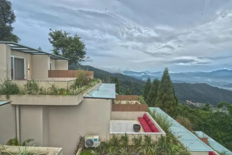 Aperçu des bâtiments du complexe au The Terraces Resort and Spa à Lalitpur