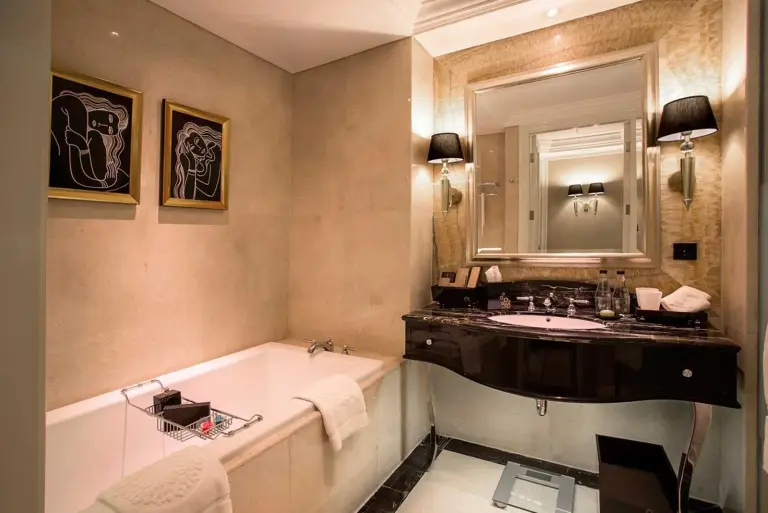 Eleganter Blick auf das King Room im The Trans Luxury Hotel Bandung