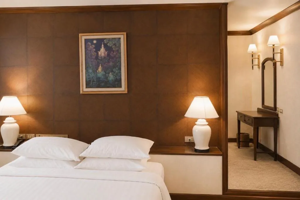 Detalles de la decoración de una habitación en el Twin Lotus Hotel, Nakhon Si Thammarat