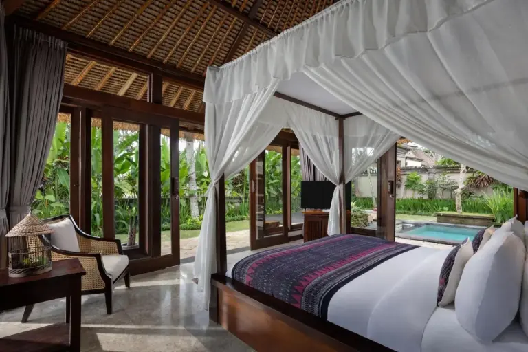 Chambre confortable avec vue sur le jardin au The Ubud Village Resort & Spa