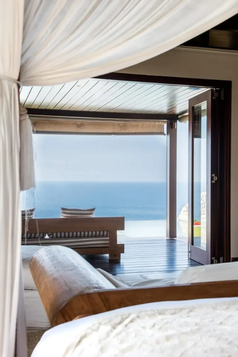 Vue de la chambre du The Ungasan Clifftop Resort sur l'océan