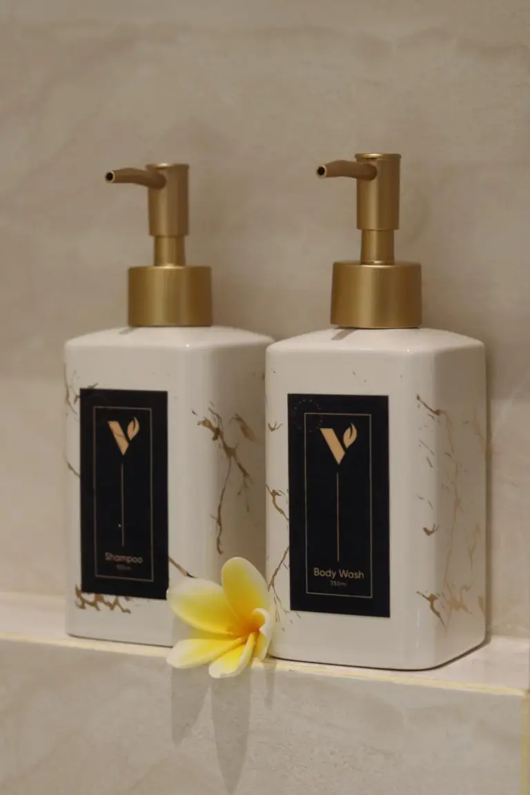 Hochwertige Pflegeprodukte im The Valerian Villa Ubud