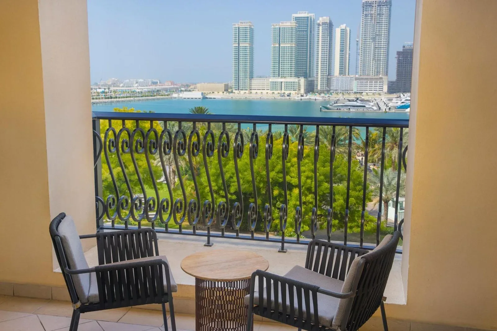 Malerischer Balkon im The Westin Dubai Mina Seyahi Beach Resort and Waterpark