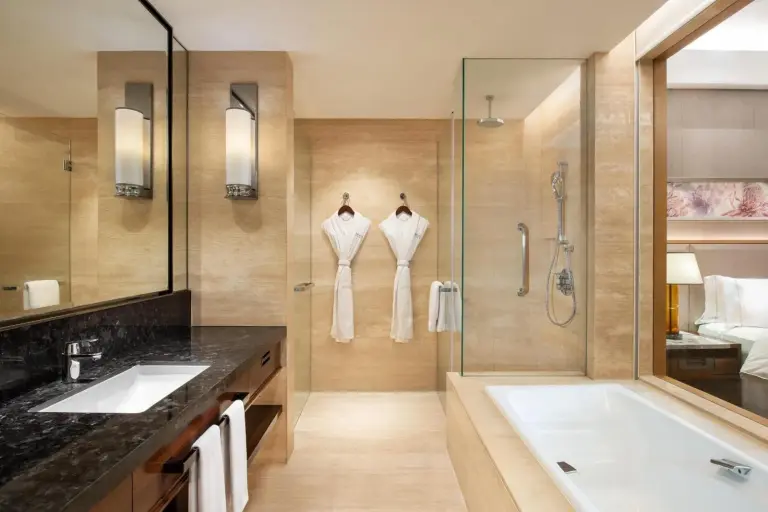 Salle de bain élégante au The Westin Jakarta