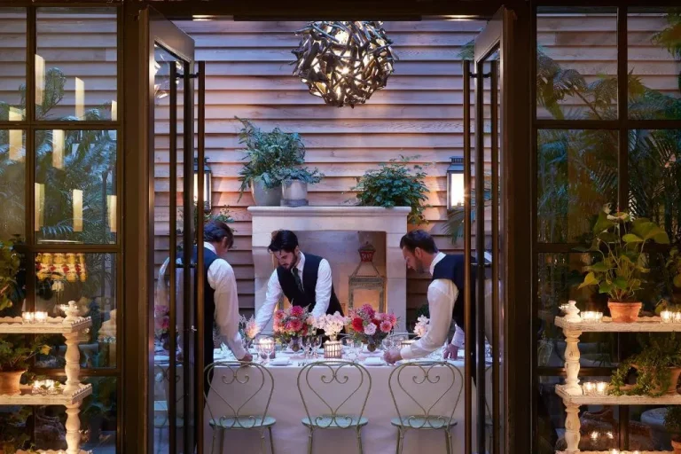 Elegante Essensanordnung im The Whitby Hotel in New York