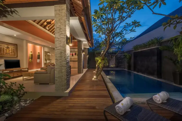 Cozy Poolside Retreat