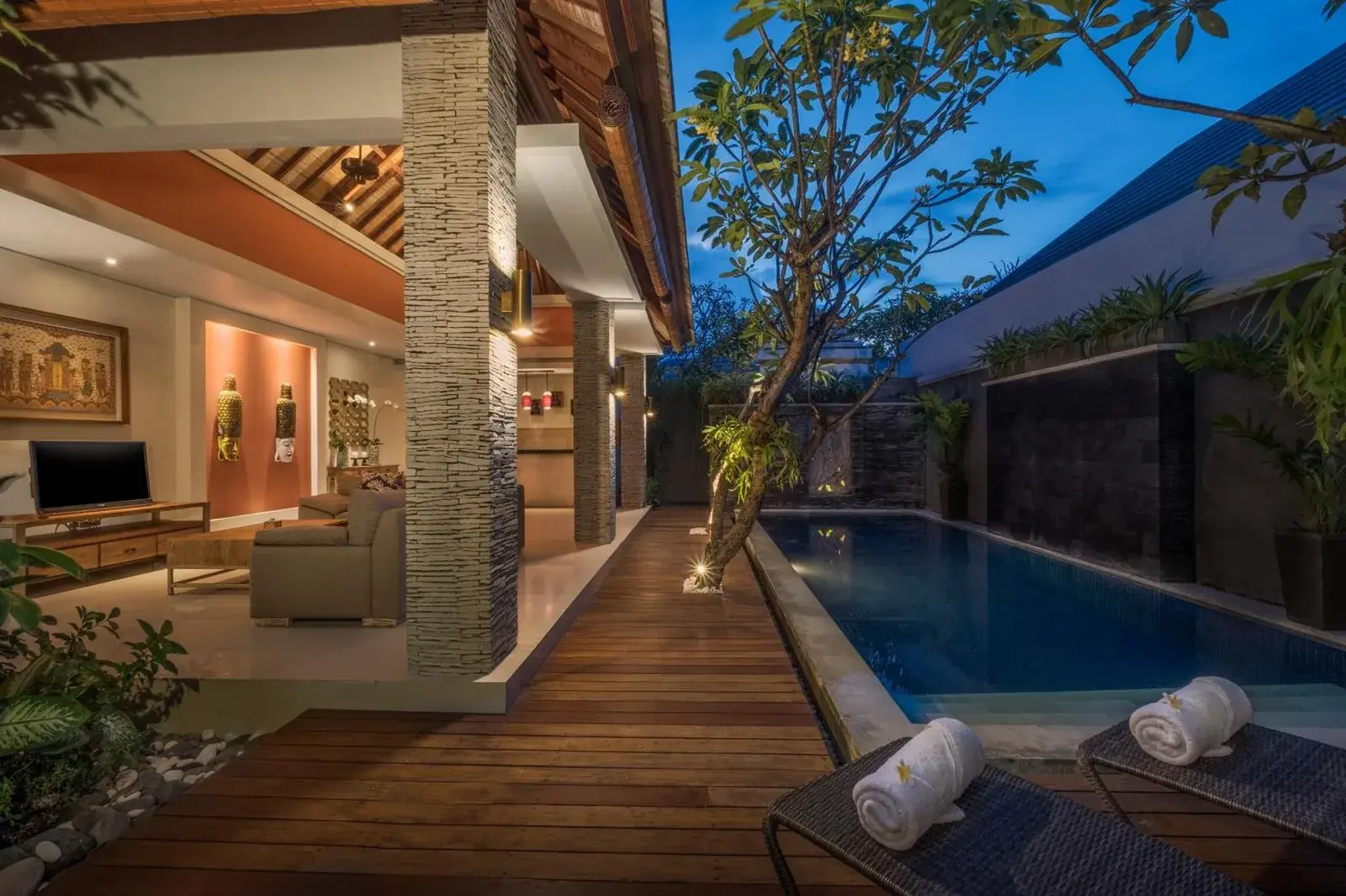 Cozy Poolside Retreat