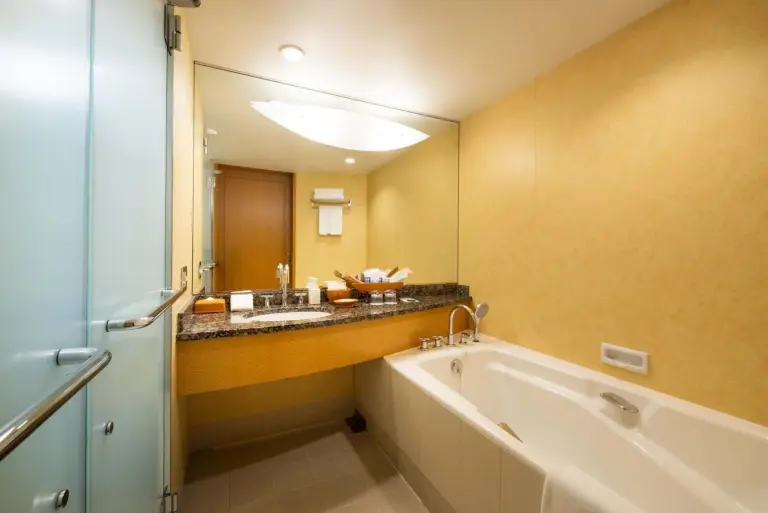 Baño en The Yokohama Bay Hotel Tokyu