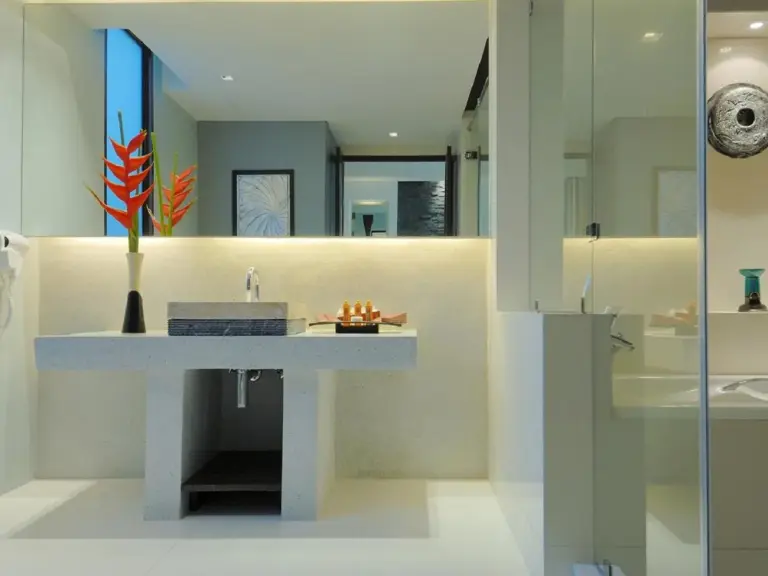 Salle de bains moderne dans une villa au The Zign Hotel Premium Villa à Pattaya