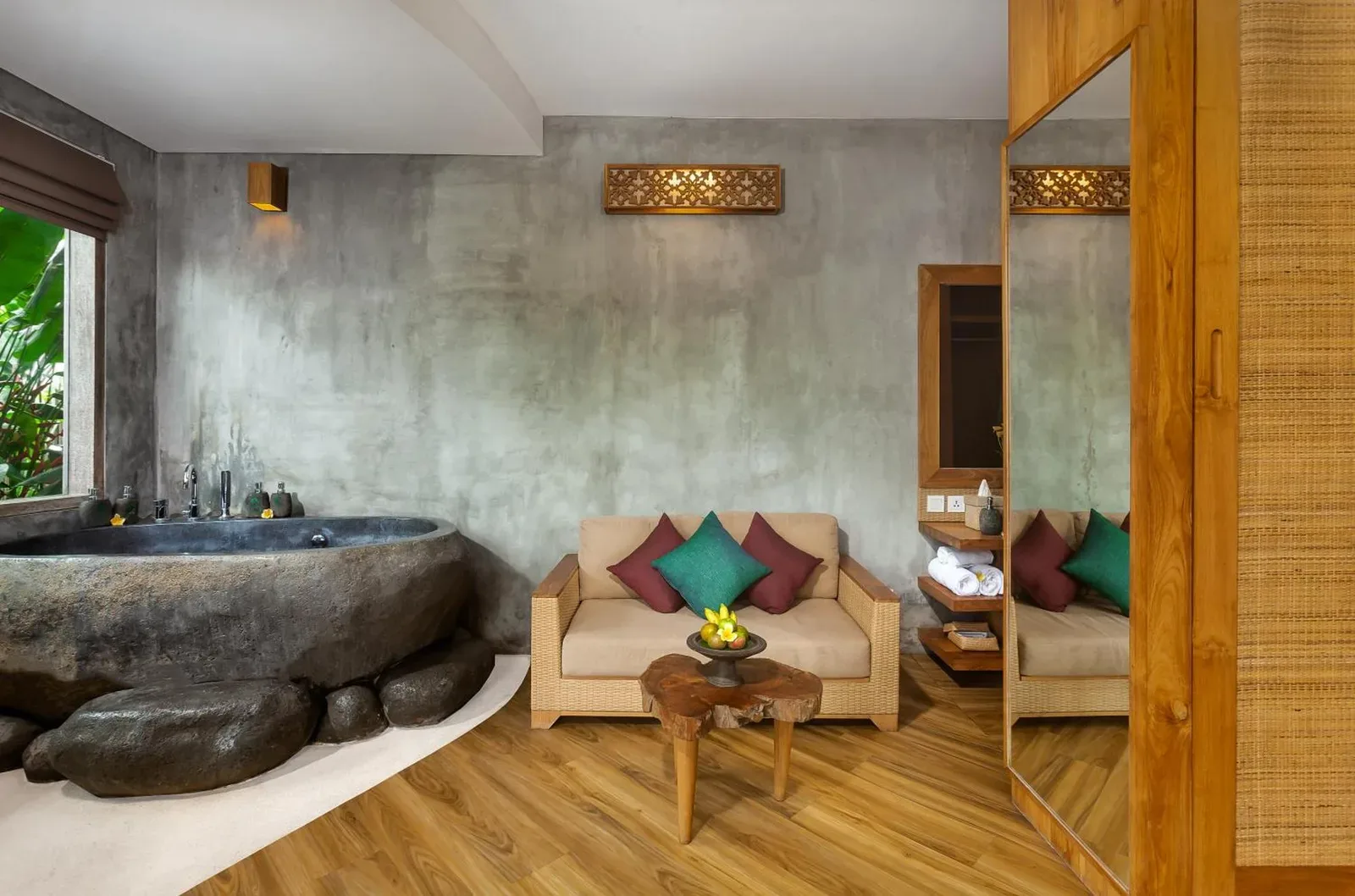 Privater Jacuzzi-Bereich im thewakanda Resort A Pramana Experience in Ubud.