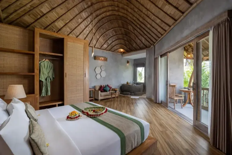 Zimmer mit Balkon im thewakanda Resort A Pramana Experience in Ubud.