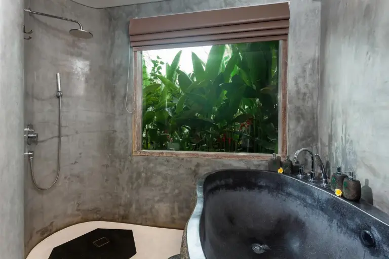 Duschbereich im thewakanda Resort A Pramana Experience in Ubud.