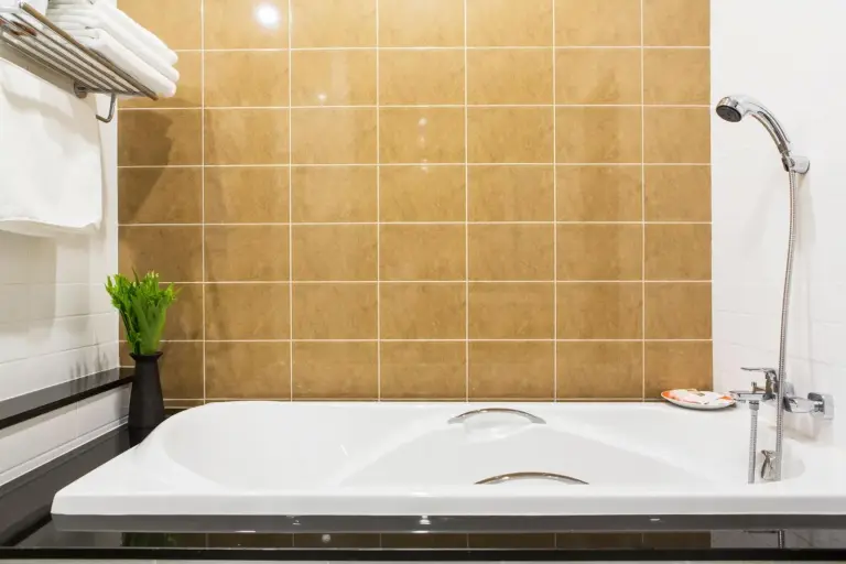 Bathroom Tub