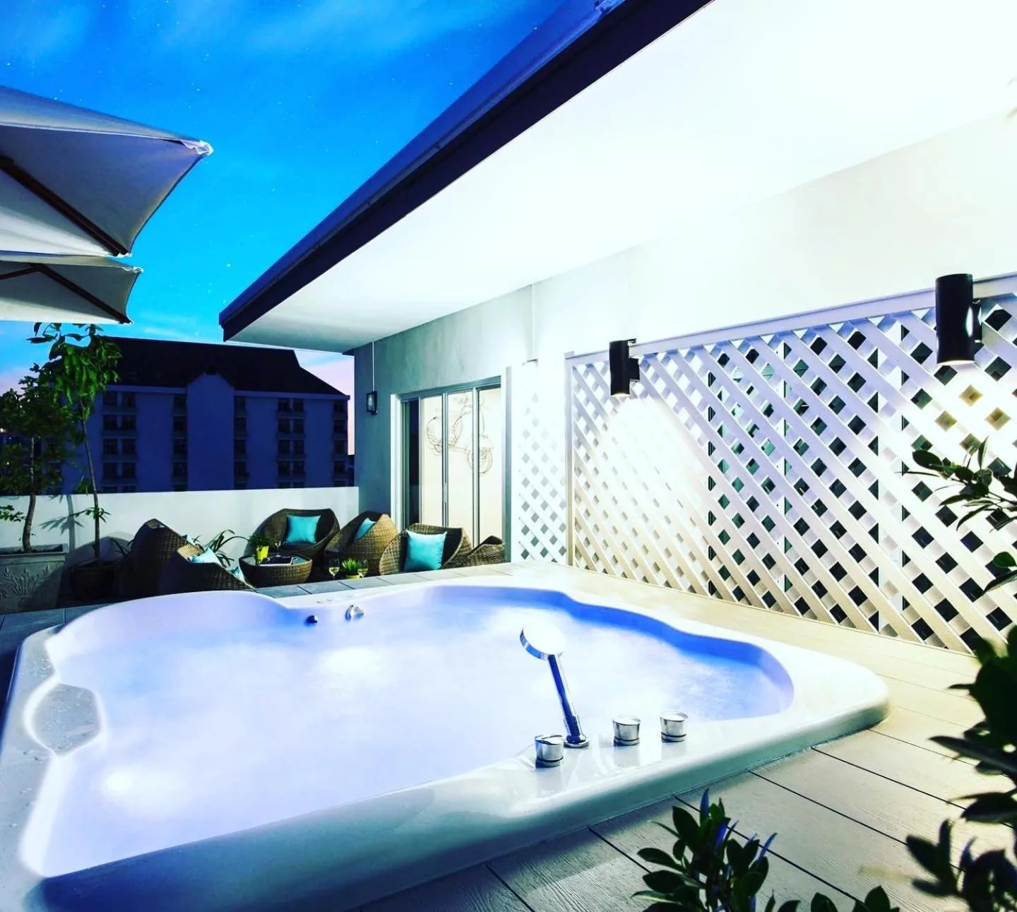 Tolani Nimman Villa Chiang Mai private jacuzzi with evening sky