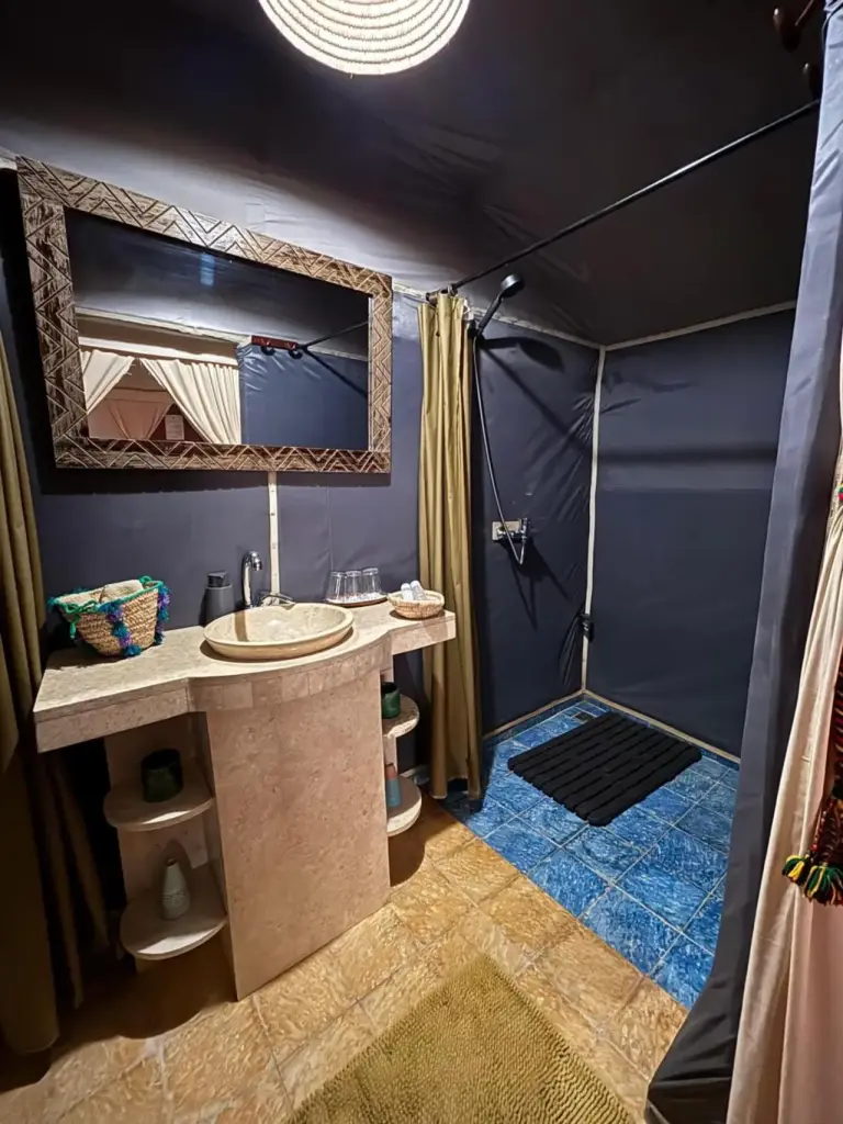 Installations sanitaires au Touareg Spirit Luxury Camp à Merzouga