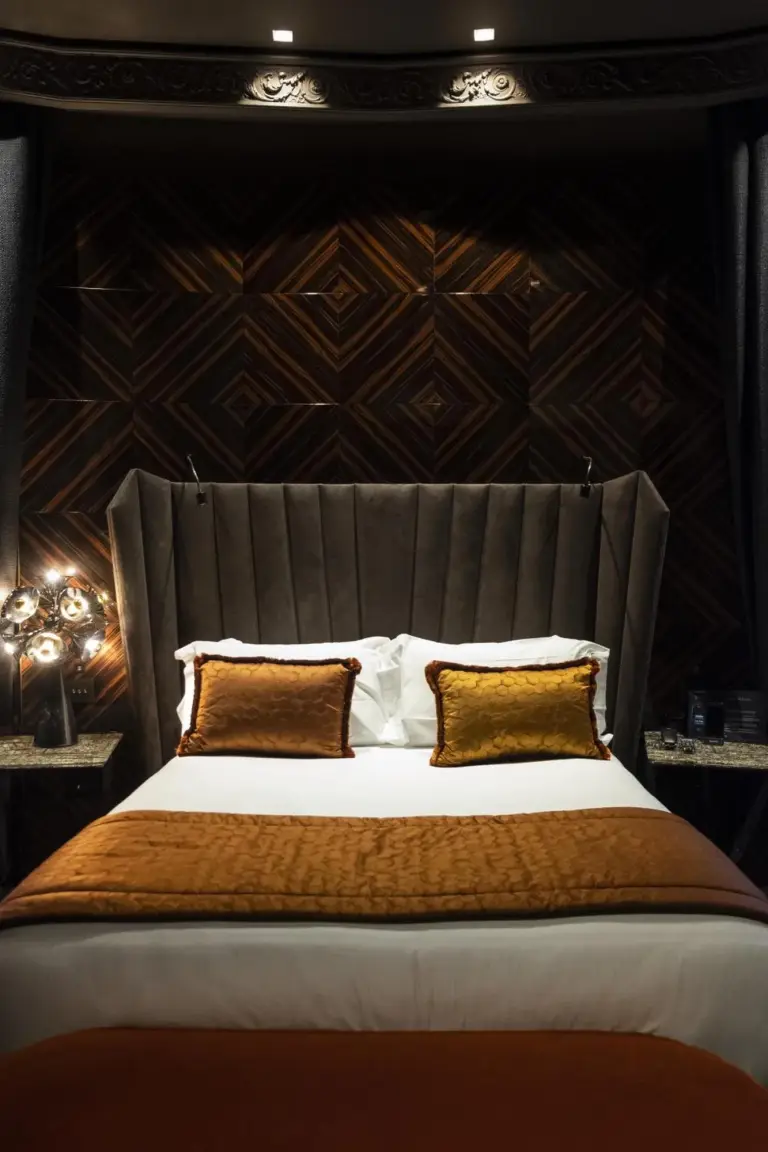 Stylish headboard in U-Visionary Roma Hotel room